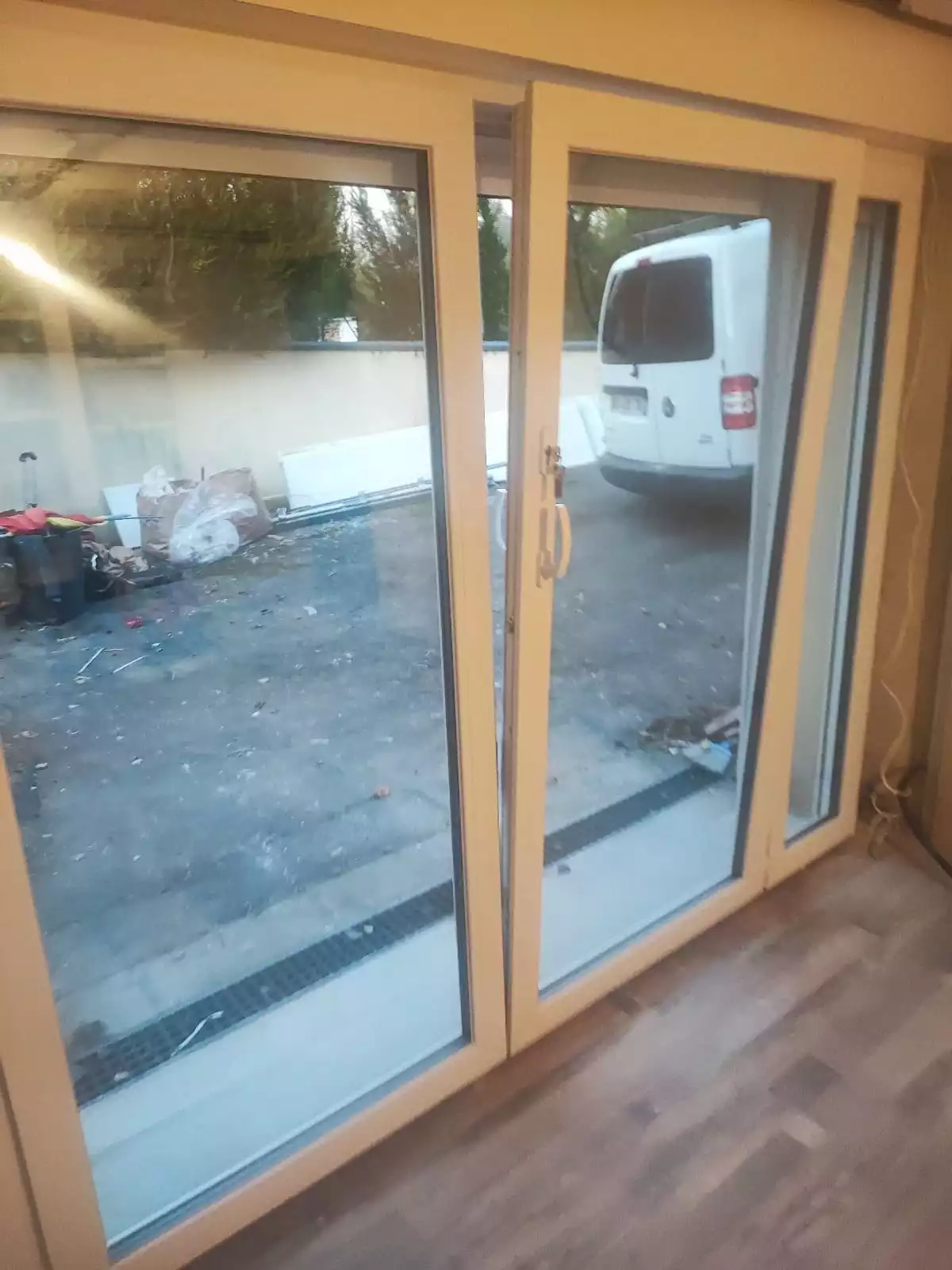 Installation porte-fenêtre PVC avec volet roulant - 001 - OUVERTIS - Germigny-l'Évêque